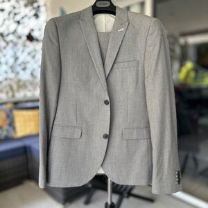 Topman Light Gray Men's Suit